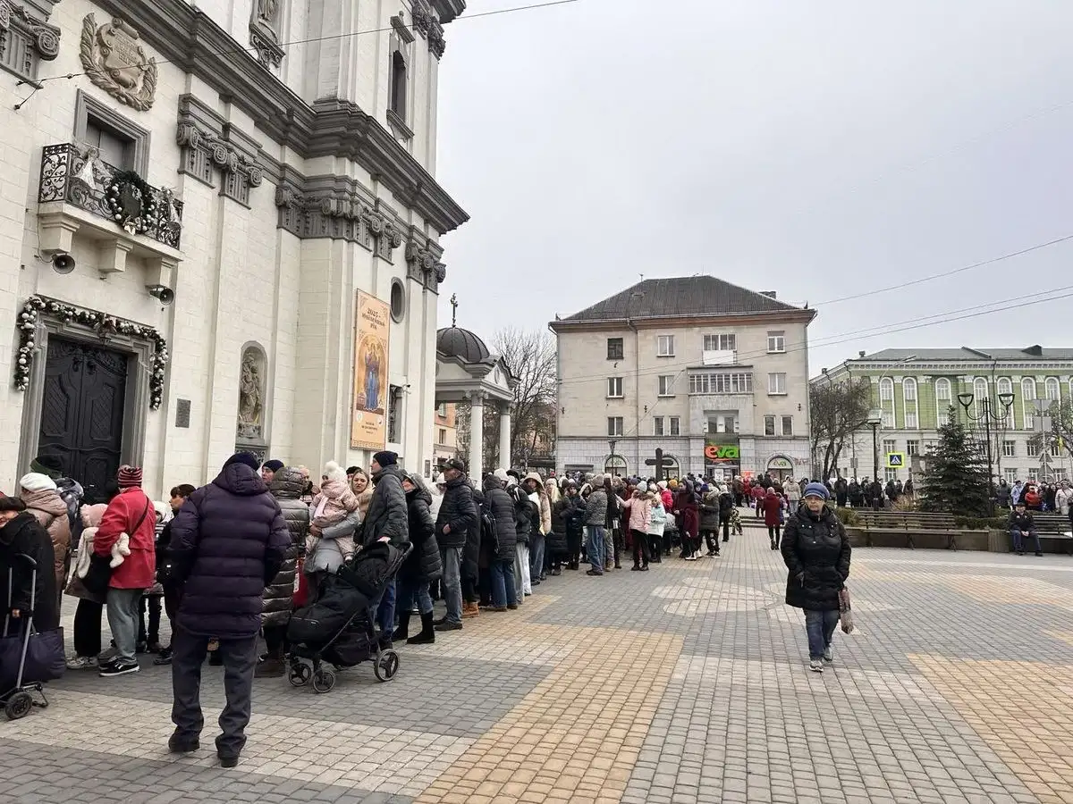 Продуктові набори і допомога дітям: УГКЦ в Тернополі підтримала постраждалих від ракетної атаки