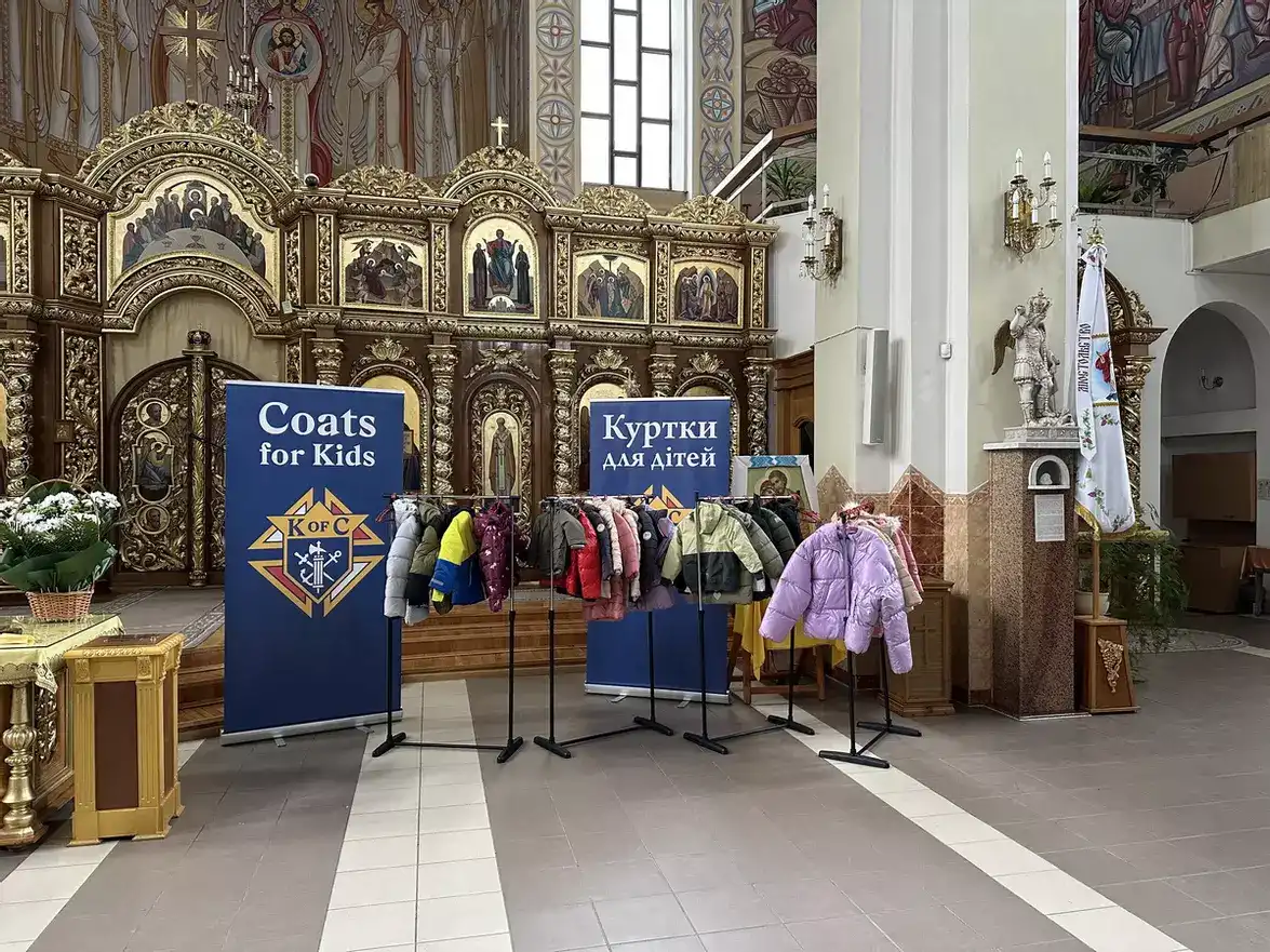 Продуктові набори і допомога дітям: УГКЦ в Тернополі підтримала постраждалих від ракетної атаки
