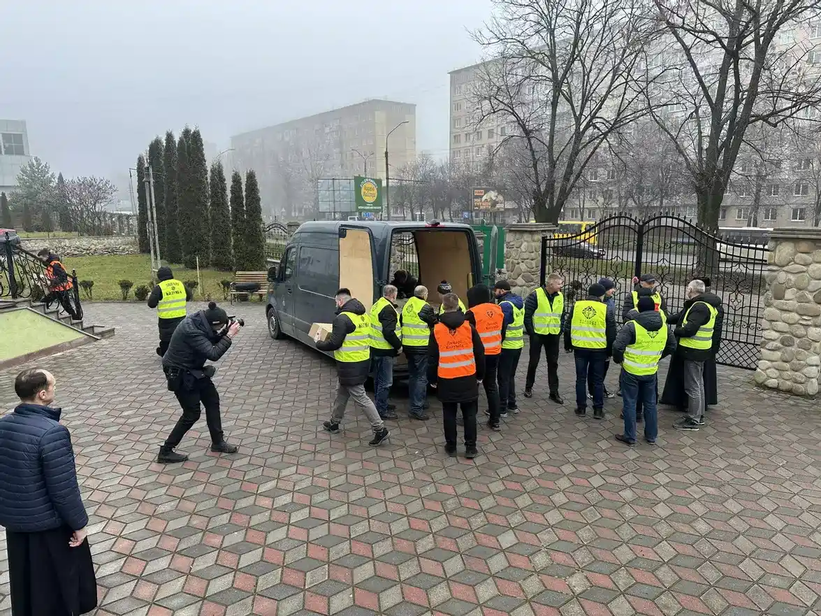 Продуктові набори і допомога дітям: УГКЦ в Тернополі підтримала постраждалих від ракетної атаки