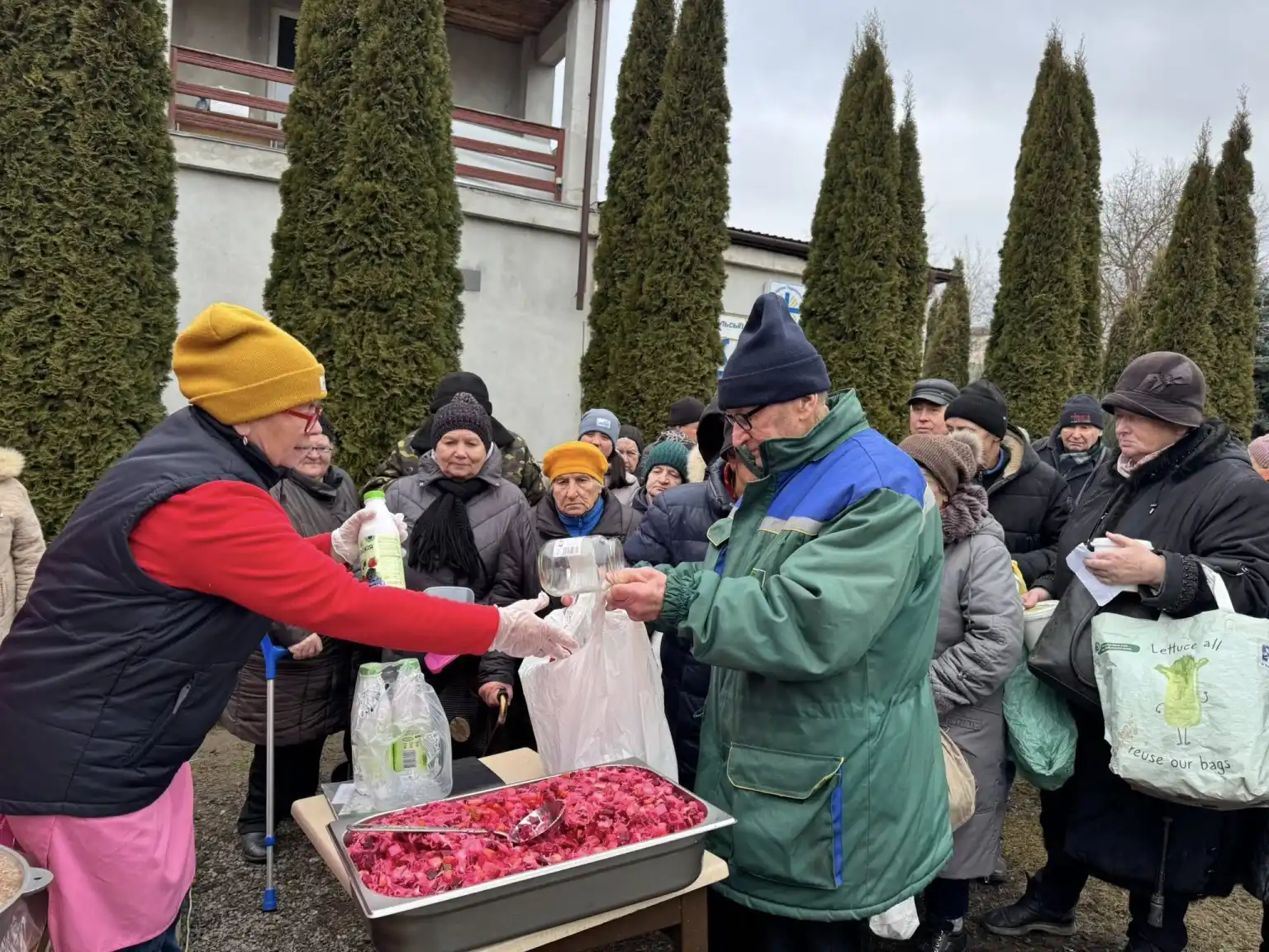Кутя для Святвечора: у Тернополі благодійники роздавали різдвяні страви нужденним Кутя для Святвечора: у Тернополі благодійники роздавали різдвяні страви нужденним
