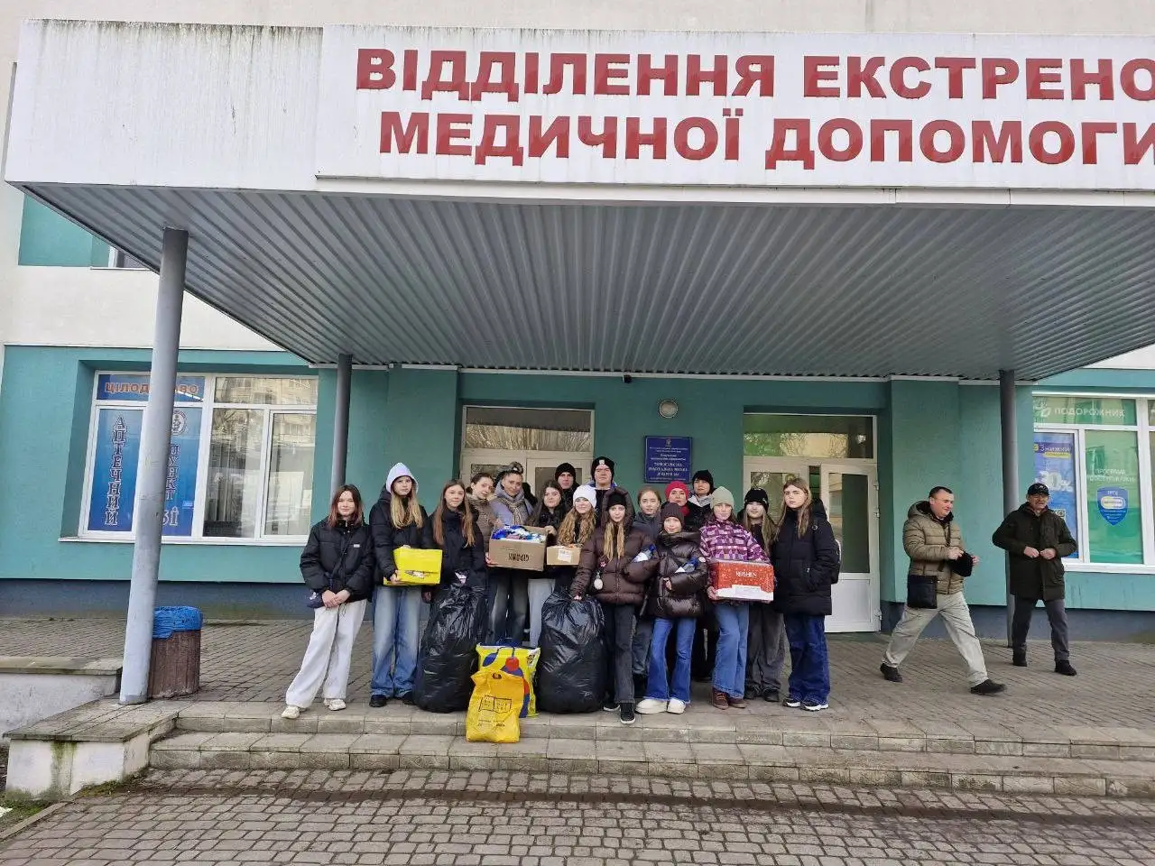 Тепло дитячих сердець у лікарняних палатах: школярі Тернополя підтримали поранених військових