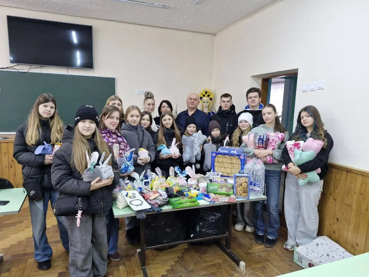 Тепло дитячих сердець у лікарняних палатах: школярі Тернополя підтримали поранених військових Тепло дитячих сердець у лікарняних палатах: школярі Тернополя підтримали поранених військових