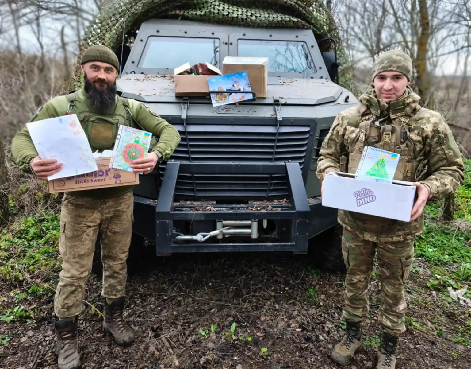 Дитяча підтримка з Тернополя дійшла до передової: бійці 44-ї артбригади отримали подарунки й малюнки