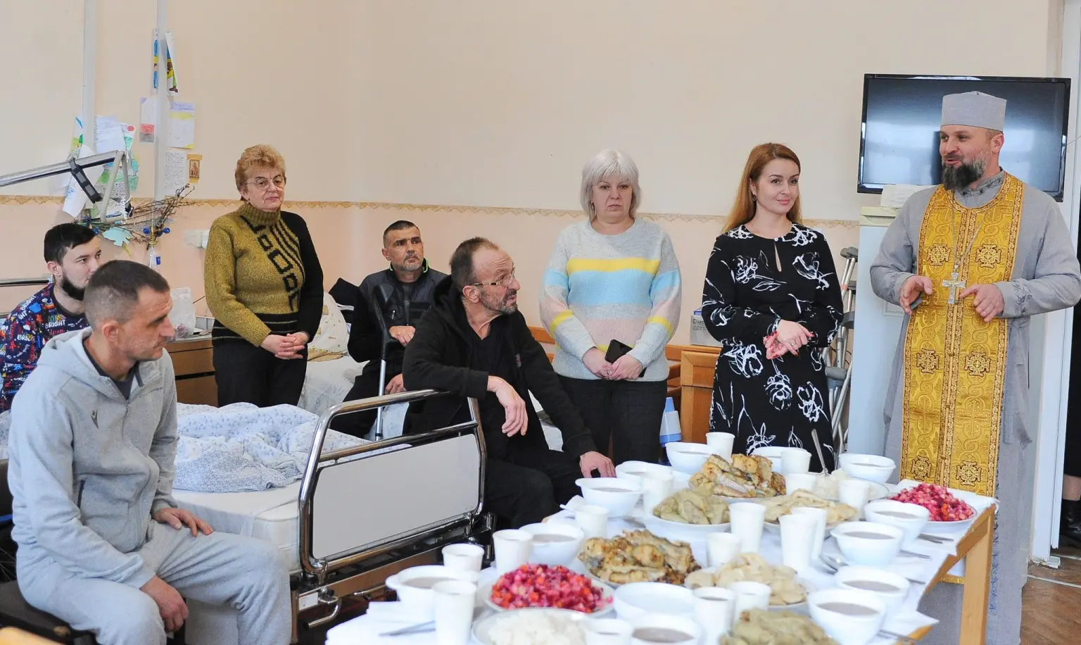 Святвечір у лікарняних палатах: у Чорткові поранених воїнів зібрали за різдвяним столом