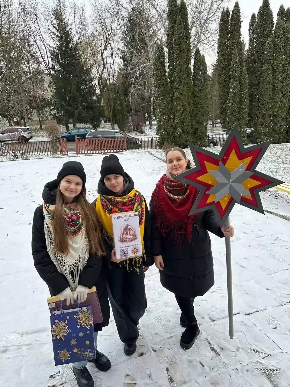 Коляда, що працює на фронт: у Тернополі родина переселенців збирає кошти на дрони для ЗСУ Коляда, що працює на фронт: у Тернополі родина переселенців збирає кошти на дрони для ЗСУ