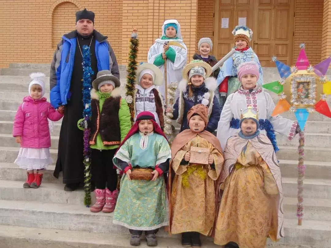 Коляда, що працює на фронт: у Тернополі родина переселенців збирає кошти на дрони для ЗСУ Коляда, що працює на фронт: у Тернополі родина переселенців збирає кошти на дрони для ЗСУ
