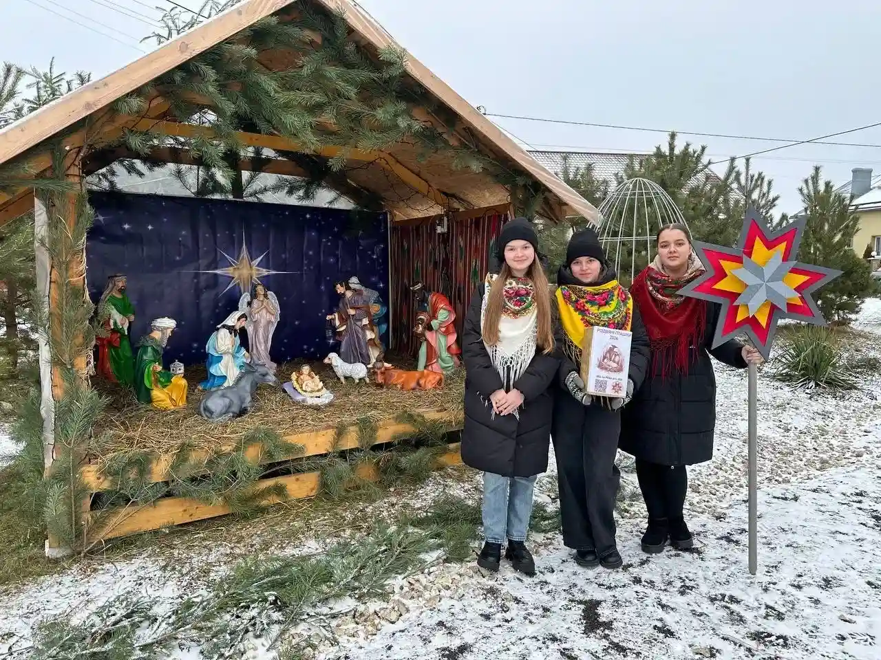 Коляда, що працює на фронт: у Тернополі родина переселенців збирає кошти на дрони для ЗСУ
