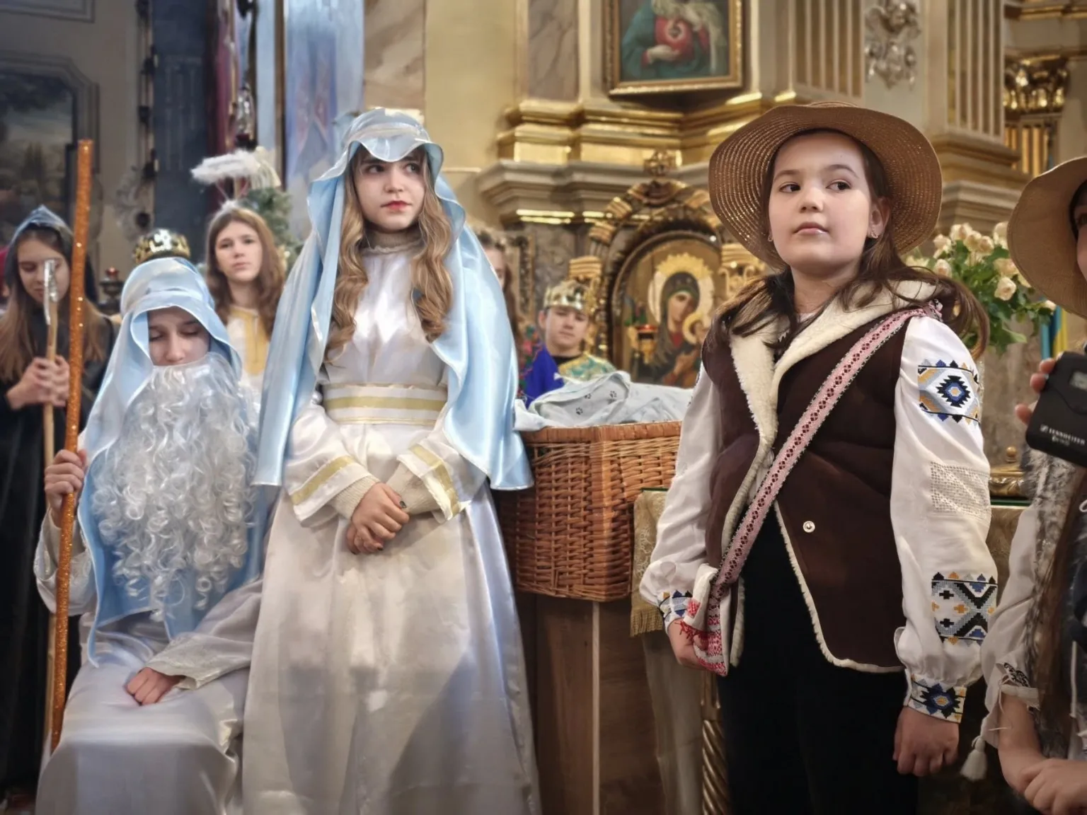 Різдвяна історія в серці Тернополя: діти відтворили біблійний вертеп у соборі Різдвяна історія в серці Тернополя: діти відтворили біблійний вертеп у соборі