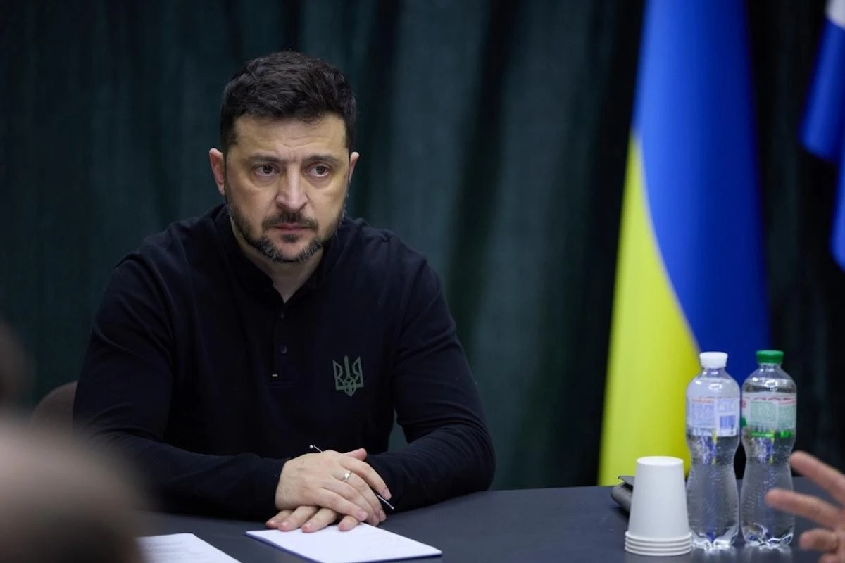 Зеленський попередив про складні рішення на шляху до миру і готовність говорити з суспільством