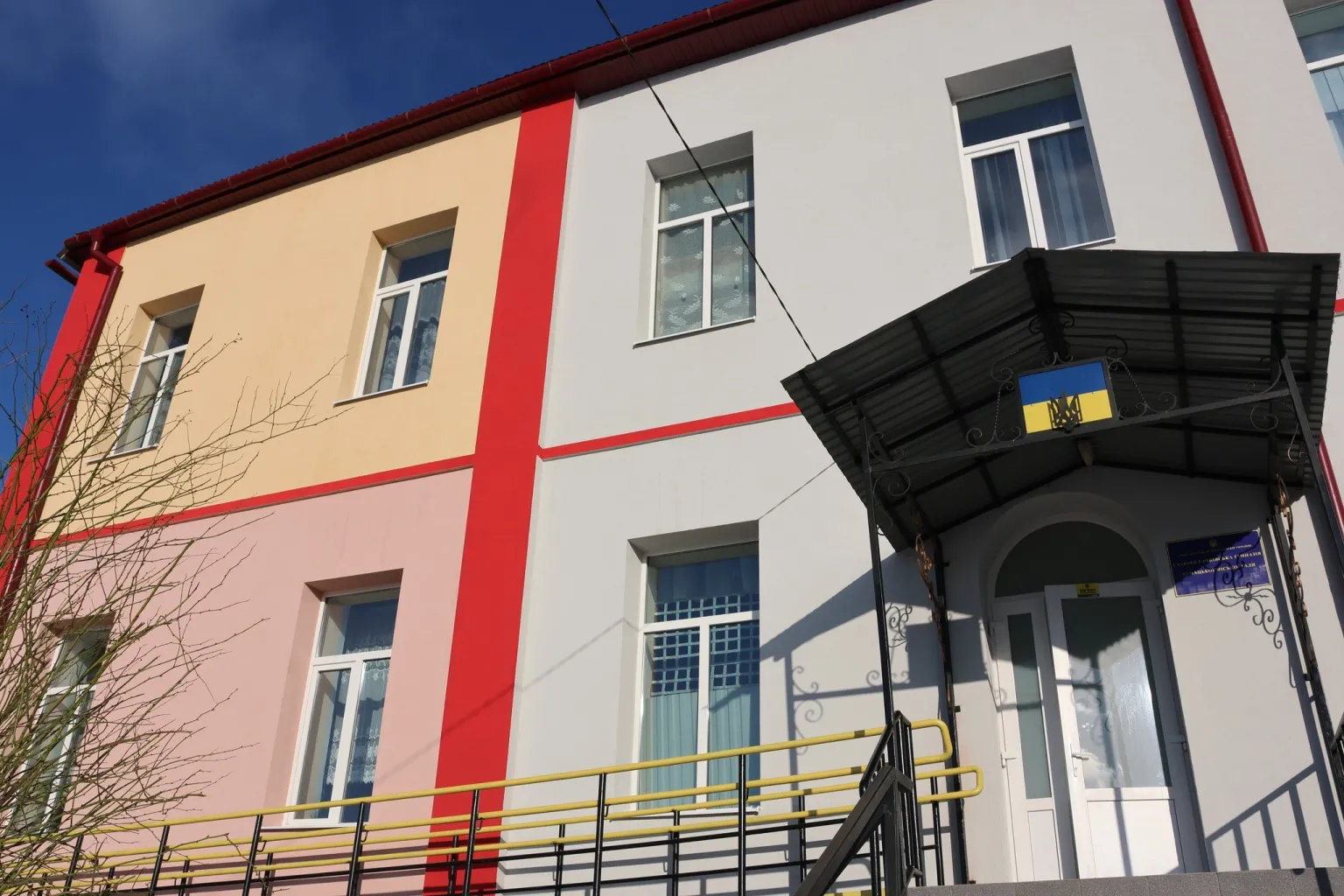 У Старих Петликівцях оновили гімназію: понад 2,6 млн гривень спрямували на фасад