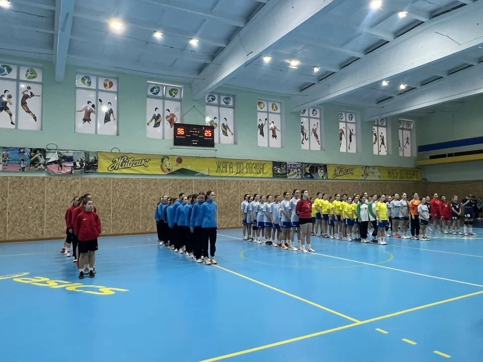 Тернопільські гандболістки тріумфували на різдвяному всеукраїнському турнірі