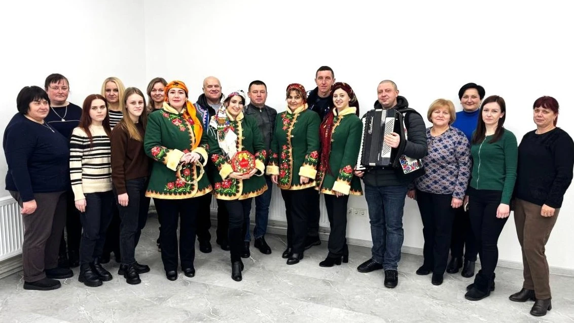 Коляда як підтримка фронту: громада на Тернопільщині передала понад 105 тисяч гривень ЗСУ