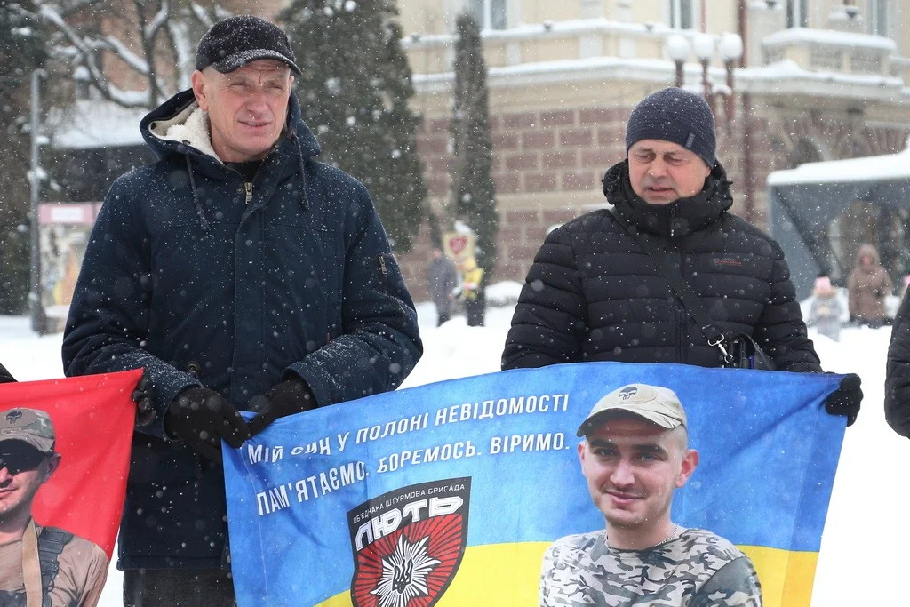 Голоси очікування на Театральному майдані: у Тернополі знову нагадали про полонених і зниклих захисників