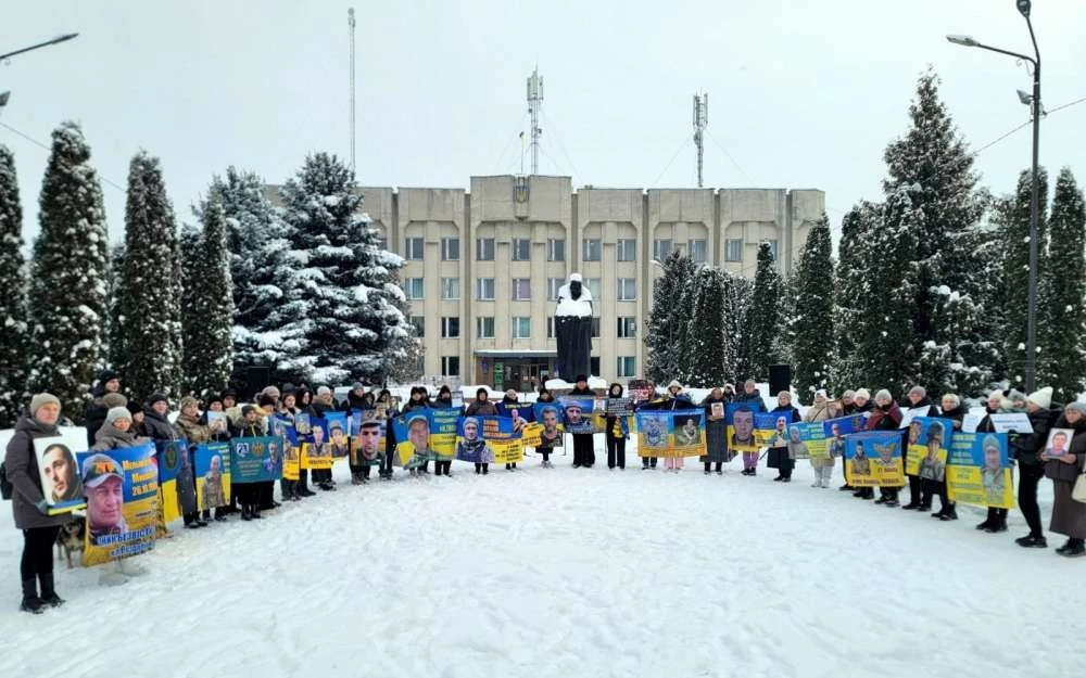 У Шумську люди вийшли на площу заради полонених і зниклих безвісти захисників