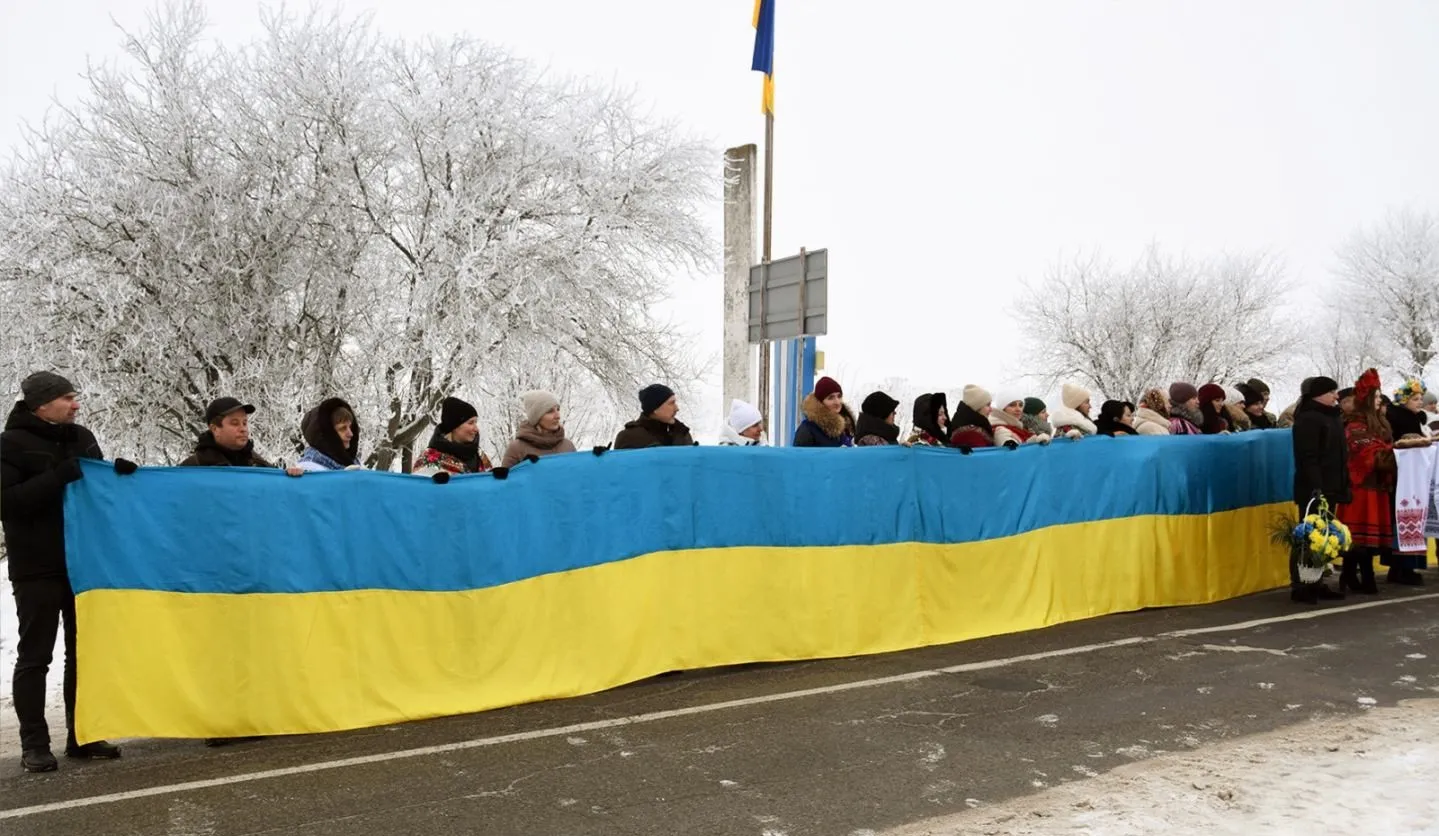 Символ єдності на кордоні областей: як Шумська та Білогірська громади відзначили День Соборності