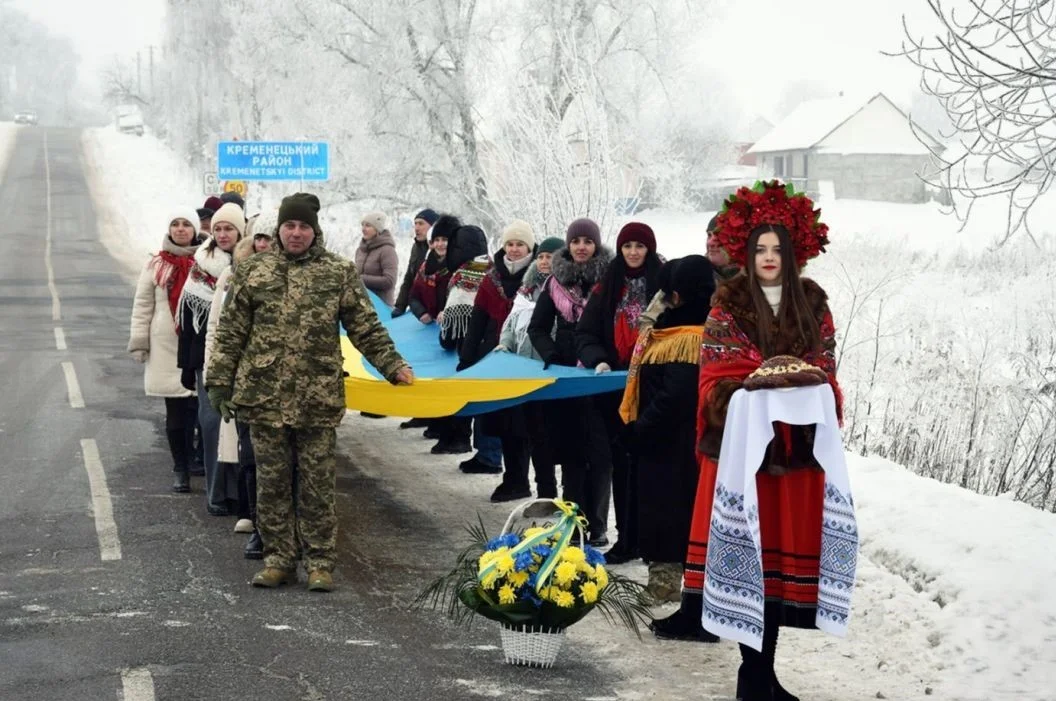 Символ єдності на кордоні областей: як Шумська та Білогірська громади відзначили День Соборності