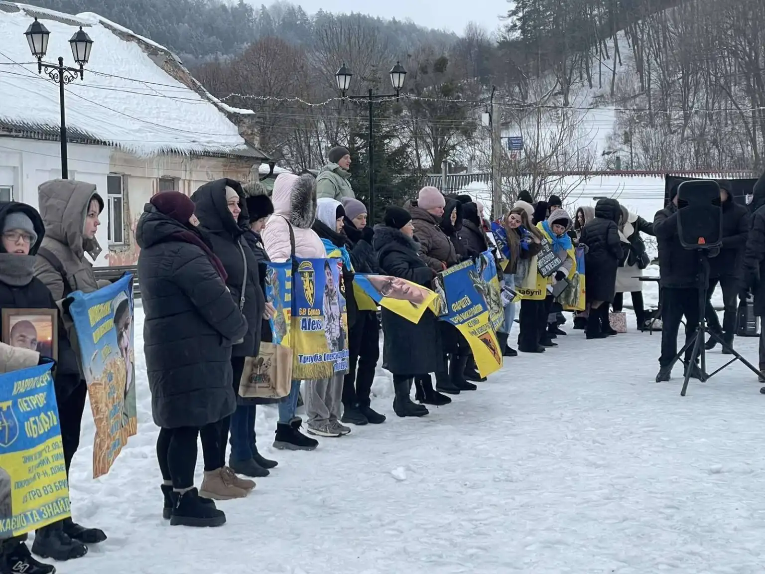 У Кременці нагадали про долі полонених: Майдан Волі закликав не мовчати