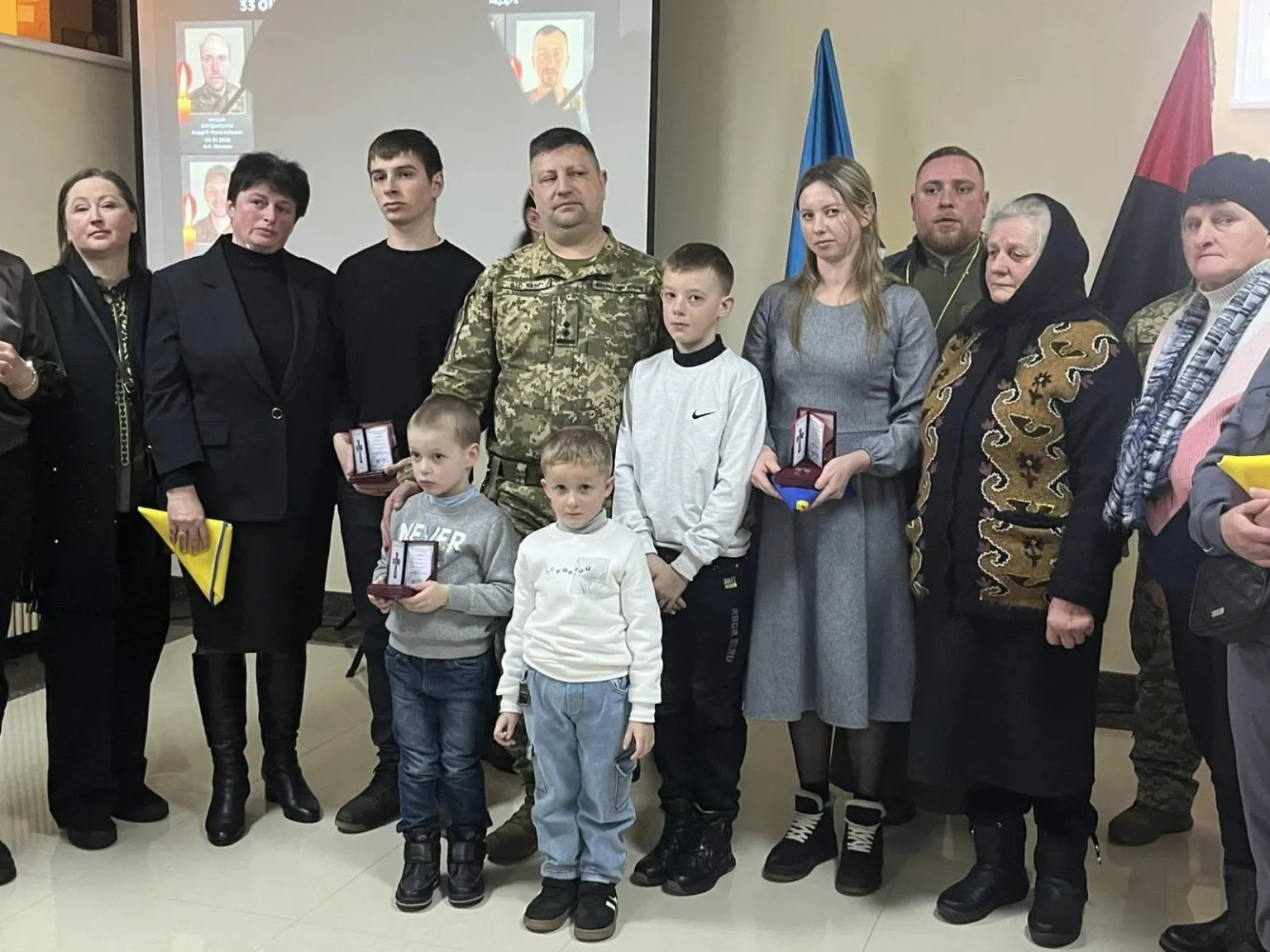 Війна повертає імена: у Тернополі родина загиблого стрільця-санітара отримала «Хрест Героя»