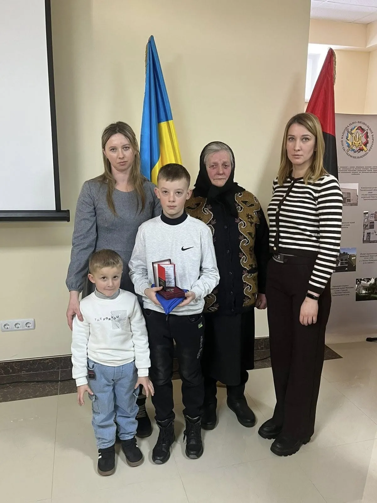 Війна повертає імена: у Тернополі родина загиблого стрільця-санітара отримала «Хрест Героя»