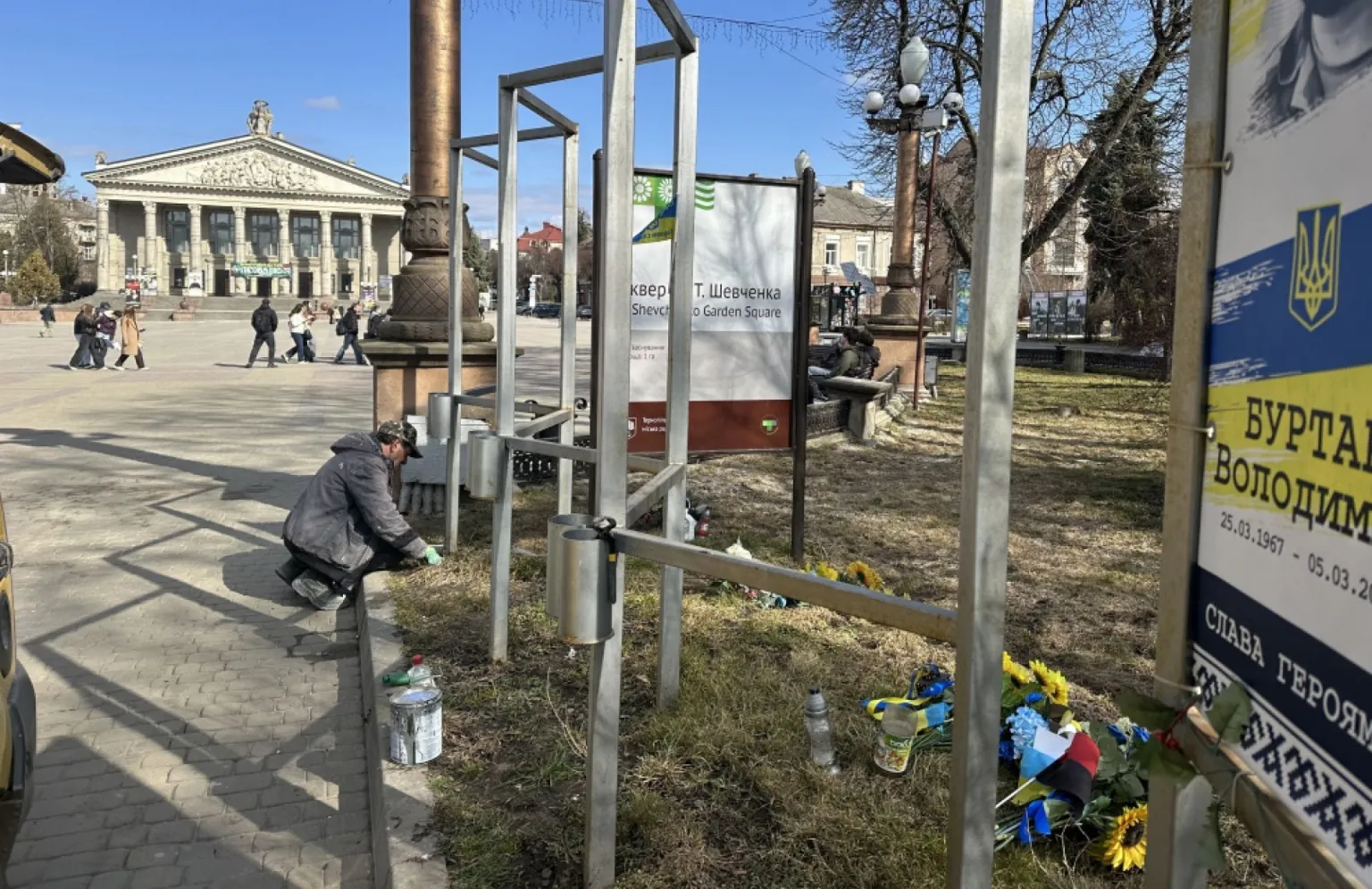 У центрі Тернополя реставрують Алею памʼяті «Незламні»