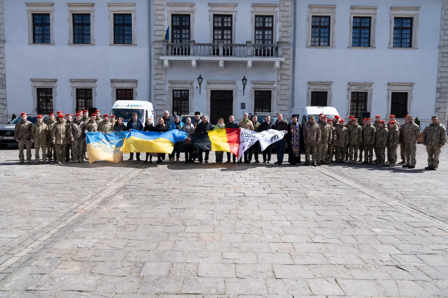 Чергове поповнення автопарку ЗСУ: волонтерський десант з Бельгії завітав до Збаража