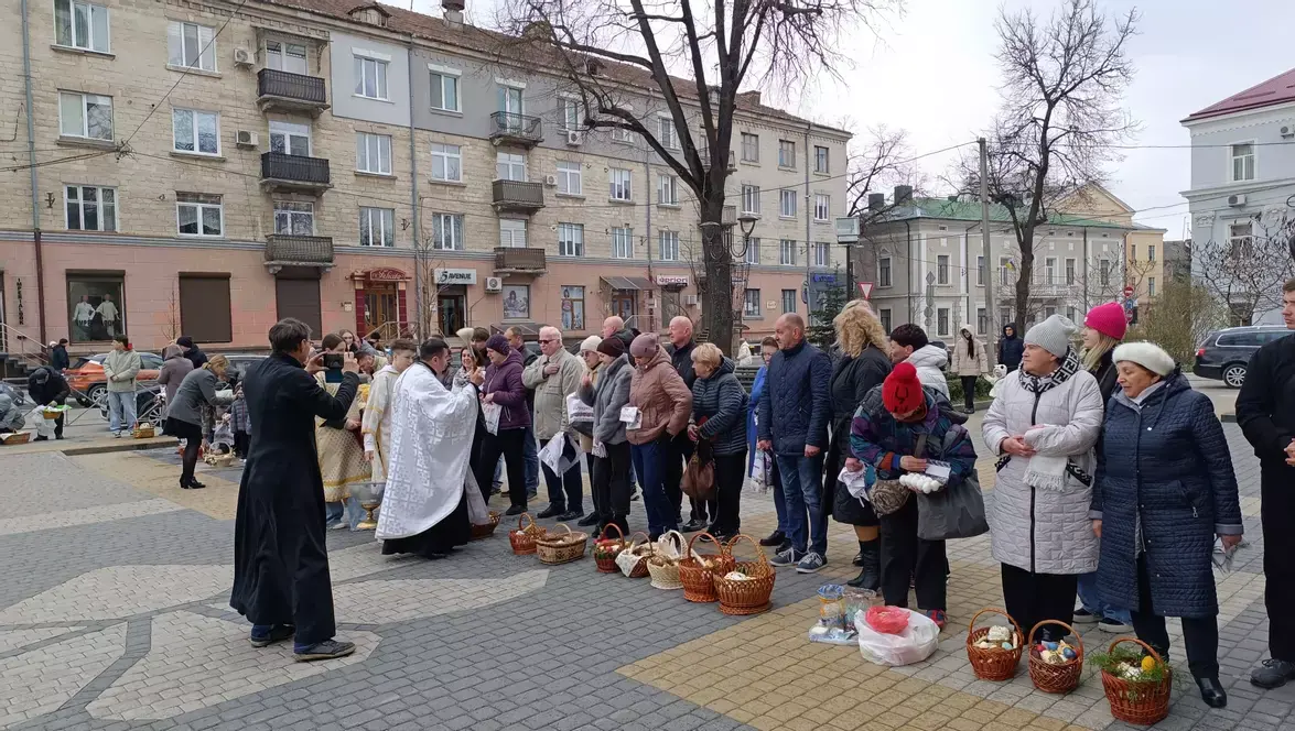 Кошики, молитви та аромат випічки: як Тернопіль готується до Великодня