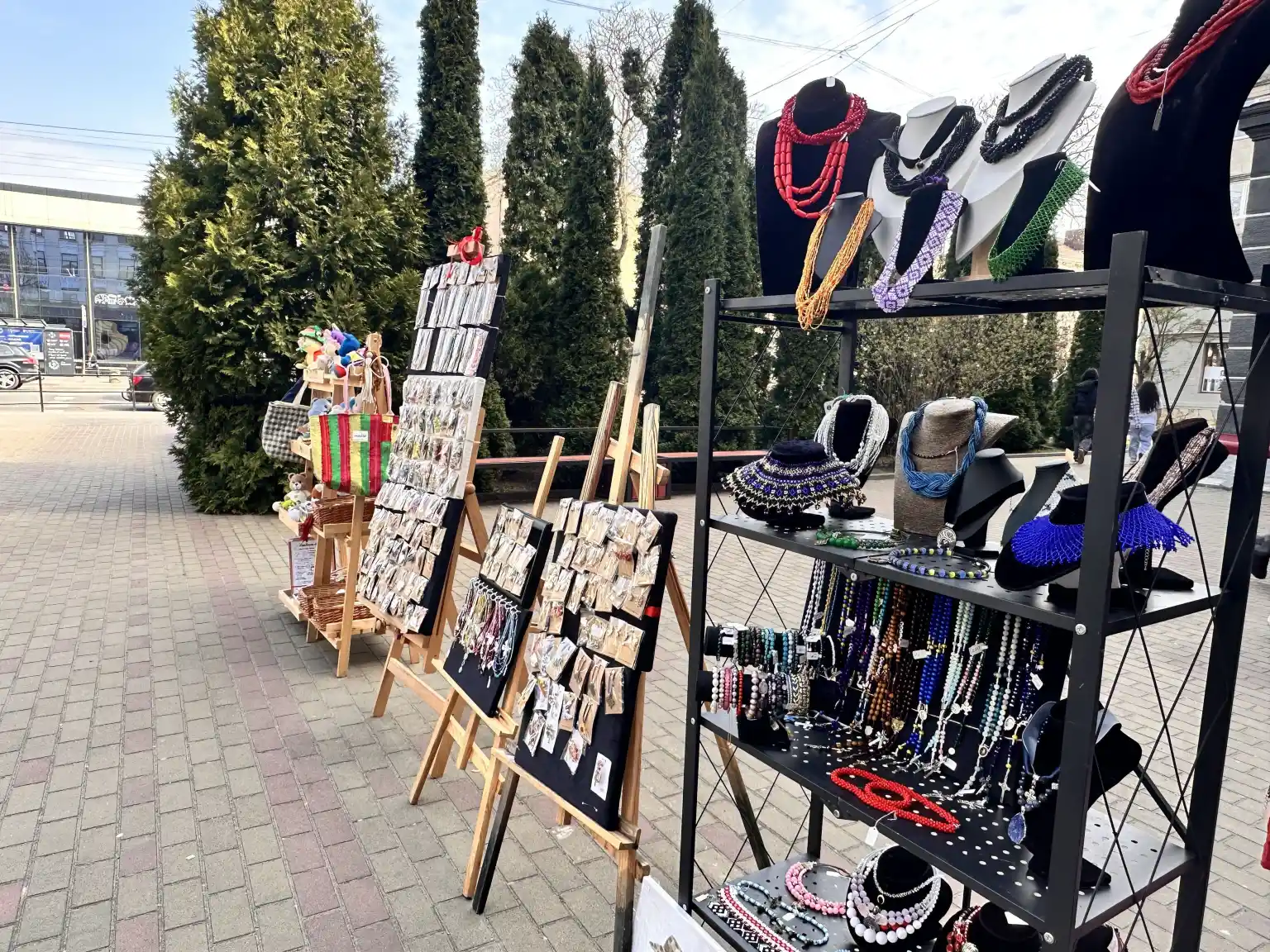 Домашня випічка проти ворожих дронів: у Тернополі збирають 300 тисяч гривень на потреби Сил безпілотних систем