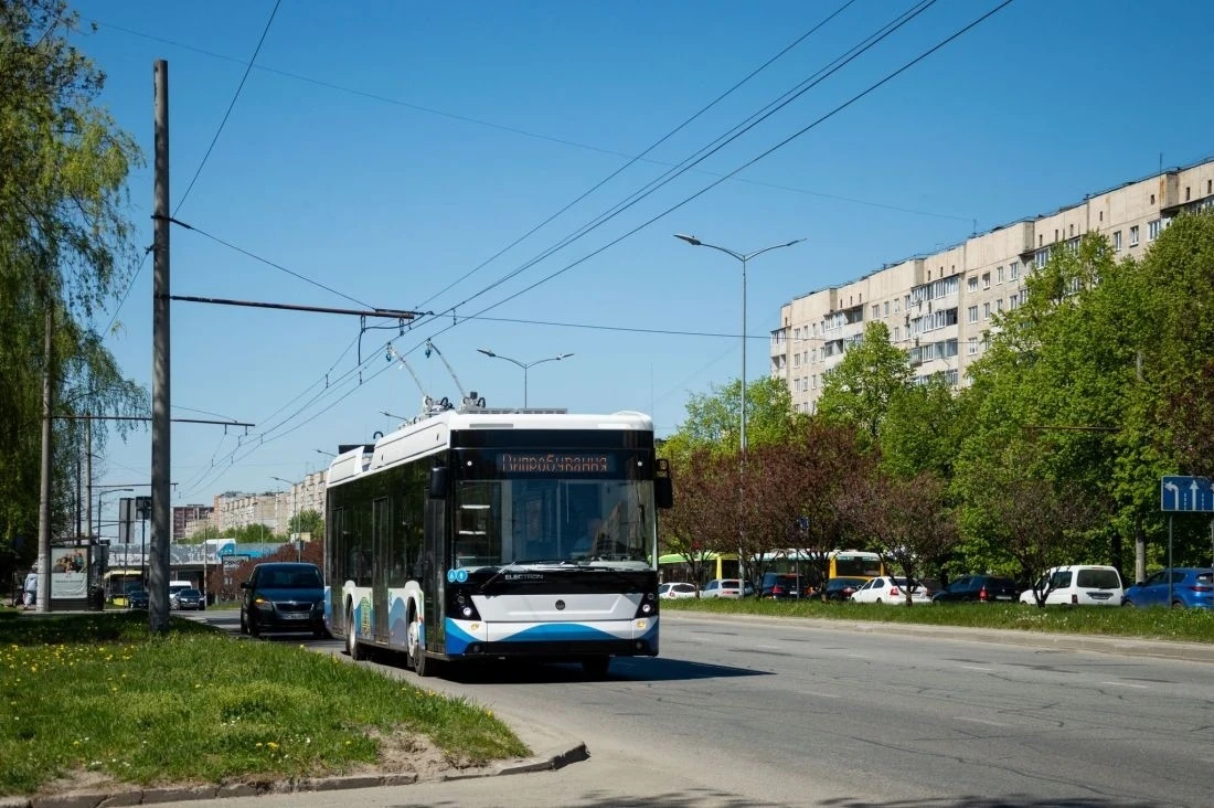 Вулицями Тернополя курсують нові тролейбуси львівського виробництва