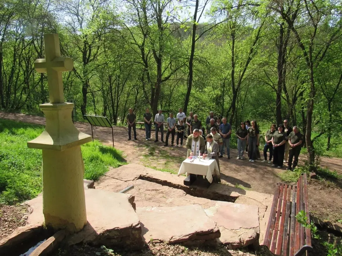 Оновлена зона відпочинку з’явилася в урочищі Червоне біля святого джерела