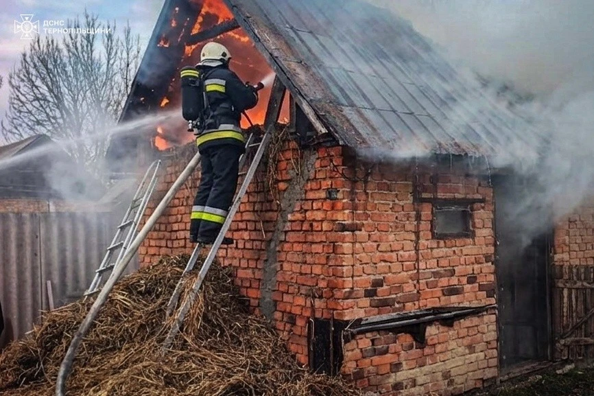 Рятувальники Тернопільщини за добу вберегли від вогню три будівлі