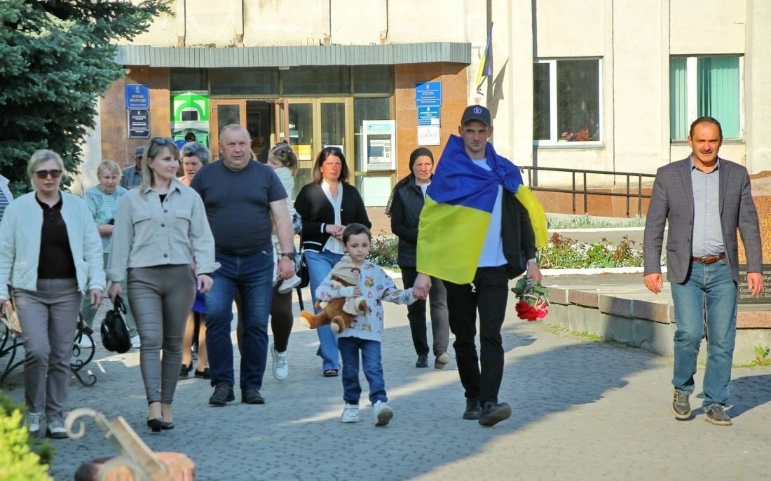 Понад два роки неволі: на Шумщину повернувся визволений із чеченського полону воїн Василь Ніколюк