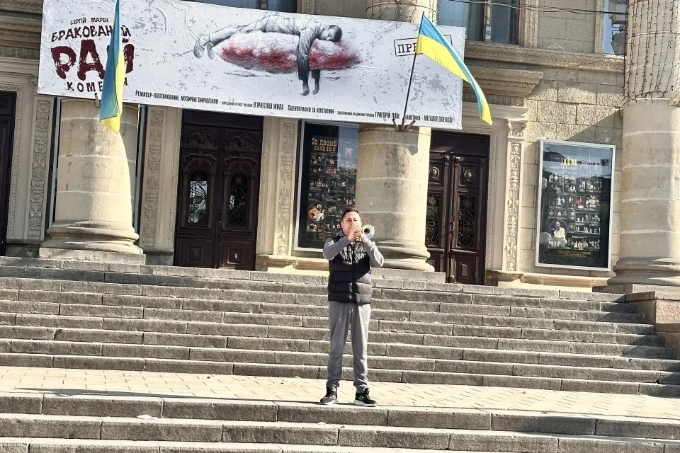 Мелодія пам’яті: у Тернополі хвилину мовчання супроводжує живий звук труби
