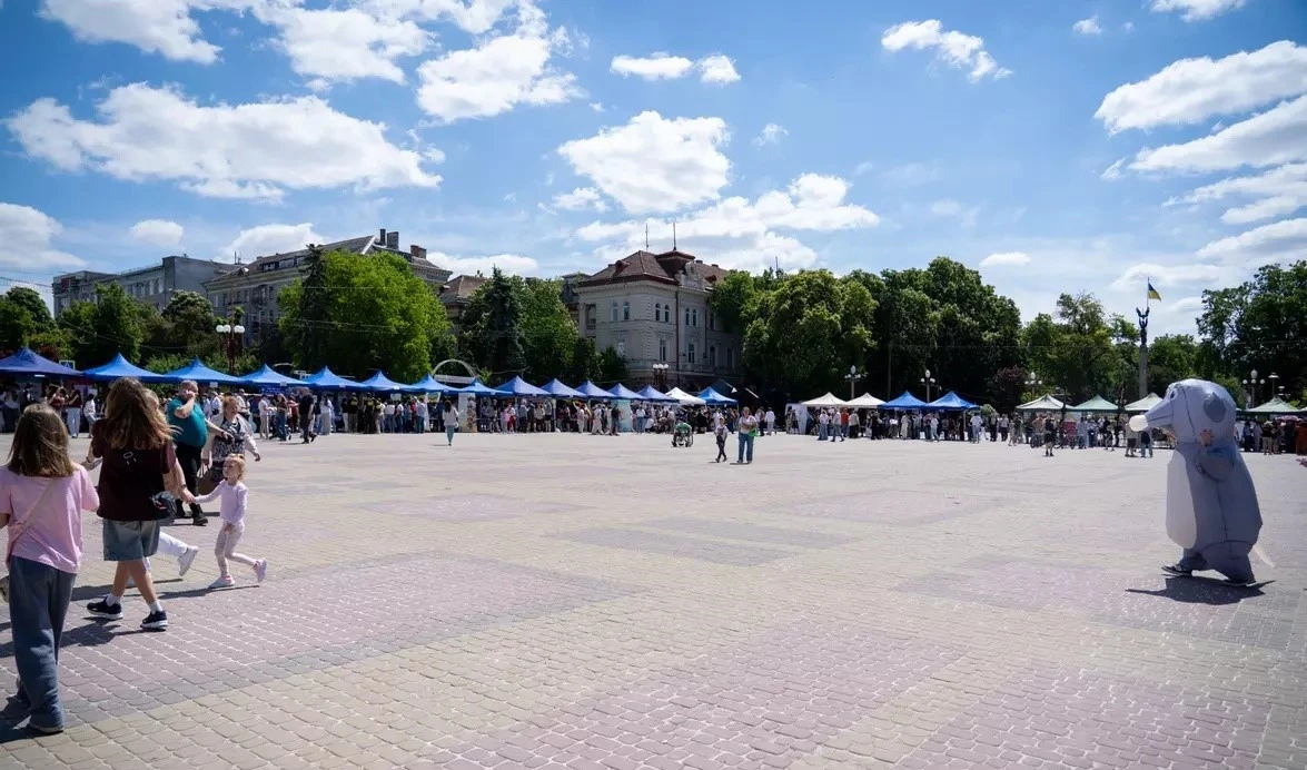 Експерименти просто неба: у Тернополі понад 50 мінілабораторій популяризували науку