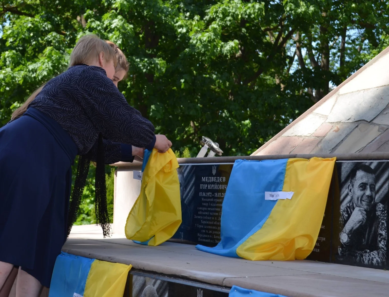 У День Героїв на Тернопільщині освятили нові меморіальні плити захисникам