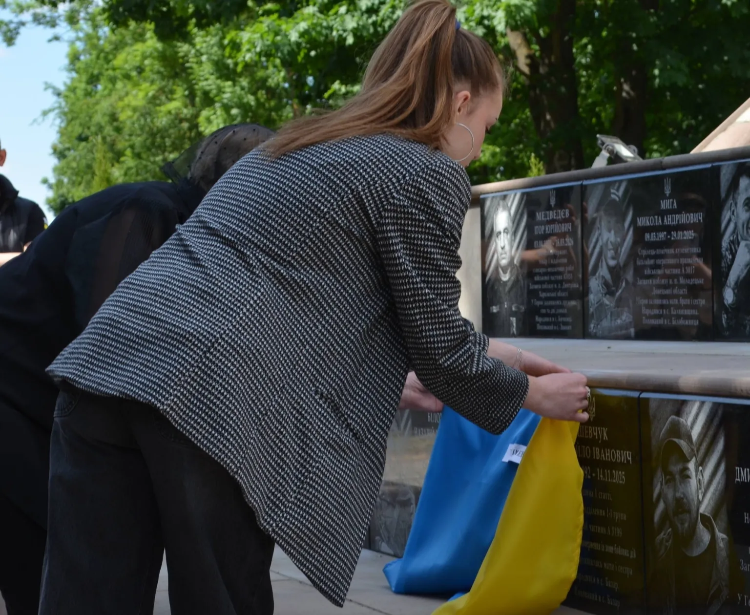 У День Героїв на Тернопільщині освятили нові меморіальні плити захисникам