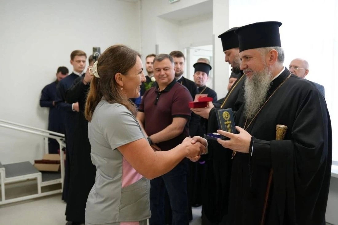 Митрополит Епіфаній провів зустріч із пораненими захисниками у медзакладі на Тернопільщині