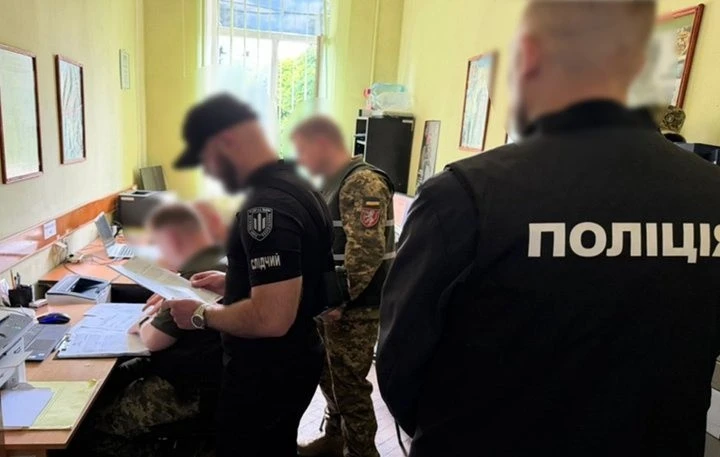 Махінації з мобілізаційними звітами: на Тернопільщині викрили керівників ТЦК