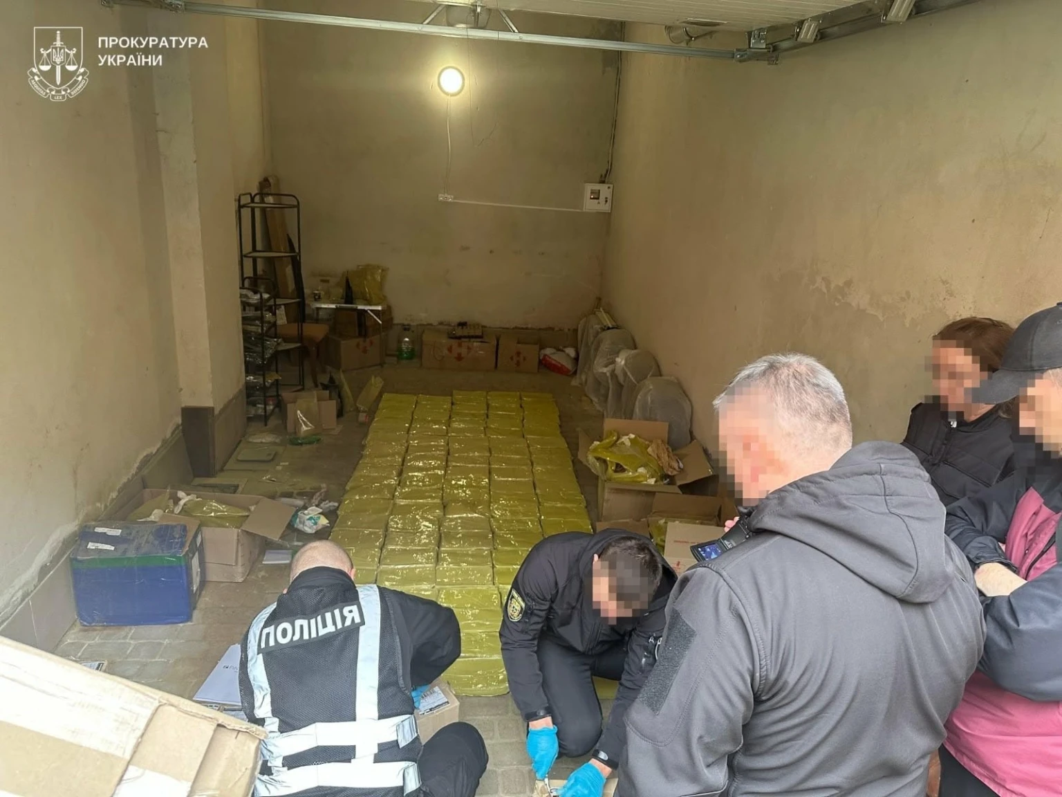 Масштабна наркомережа: семеро фігурантів постануть перед судом за збут кратому