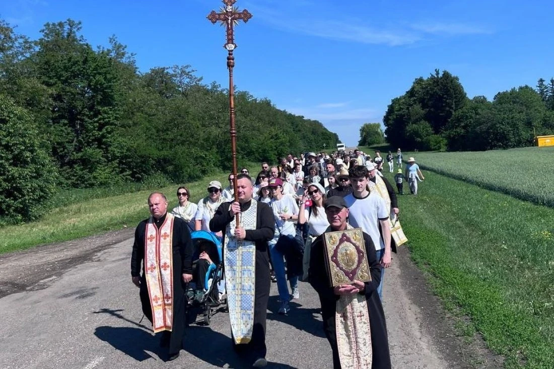 Родини духовенства Тернопільщини здійснили першу пішу прощу до Зарваниці