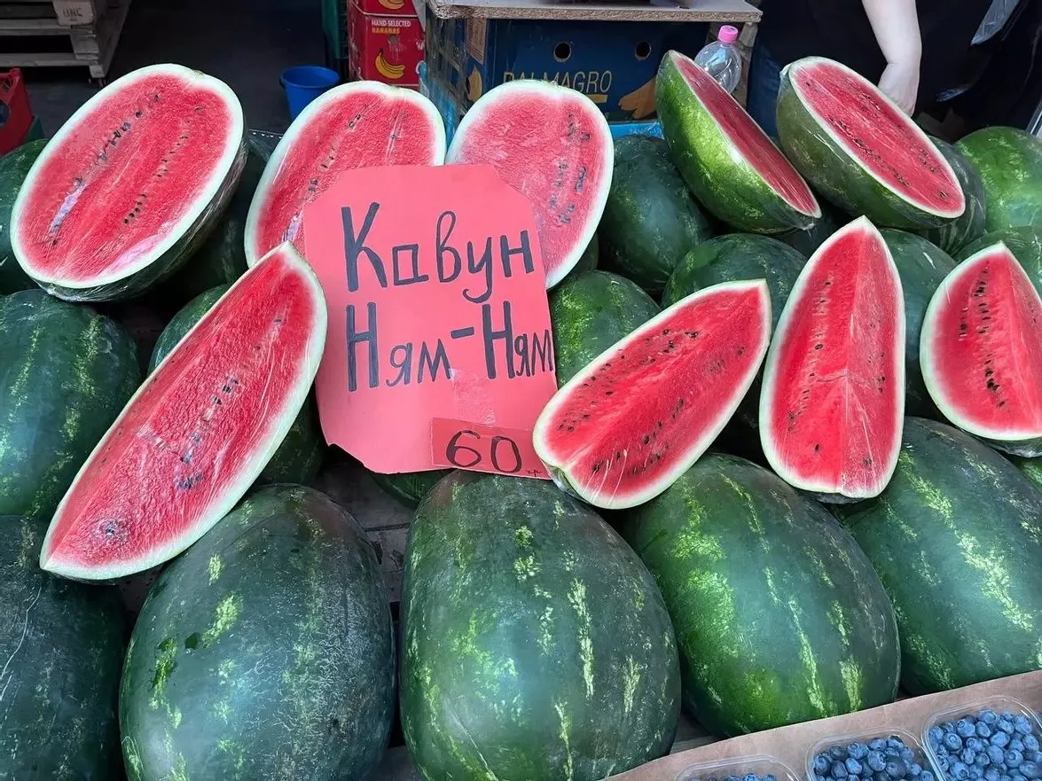 Кавуни по 700 гривень та одеські дині: за скільки у Тернополі можна придбати баштанні