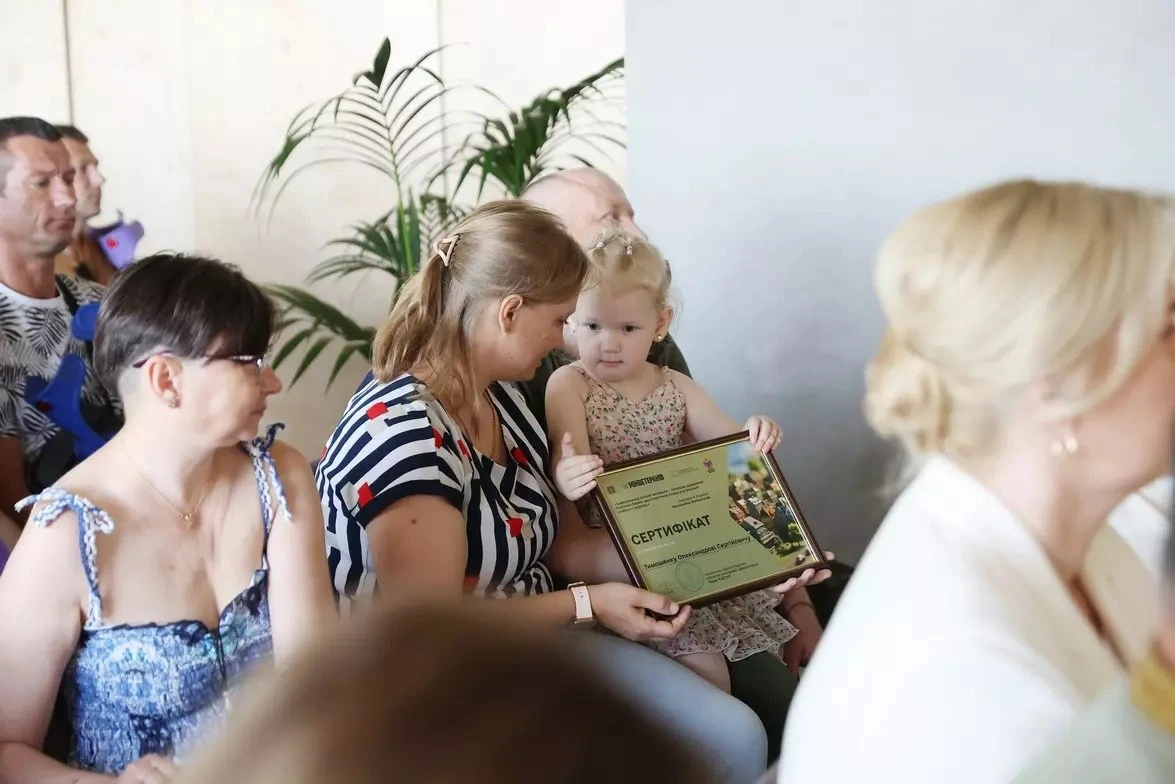 Нові оселі для ветеранів: на Тернопільщині родинам українських Захисників вручили житлові сертифікати