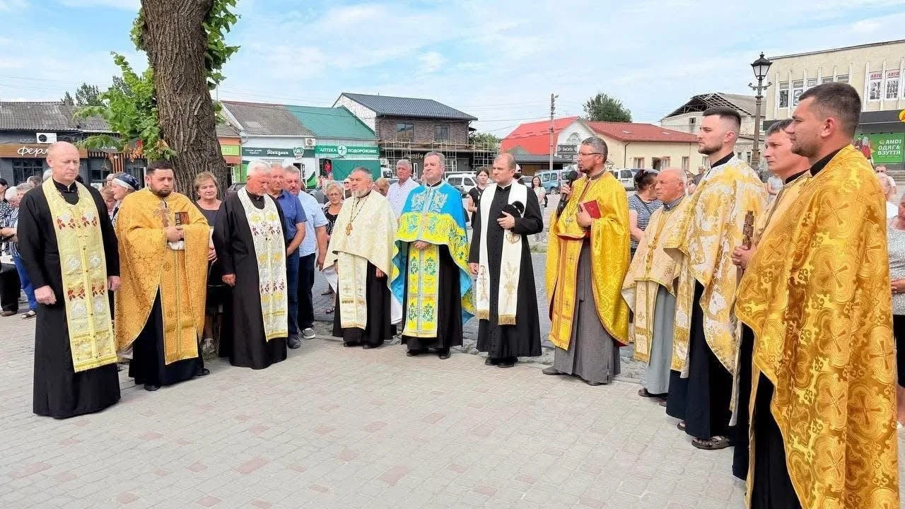 У Микулинцях вшанували зниклих безвісти захисників новим меморіальним простором