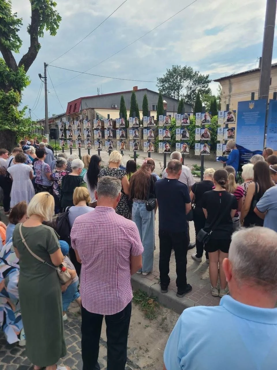 У Микулинцях вшанували зниклих безвісти захисників новим меморіальним простором