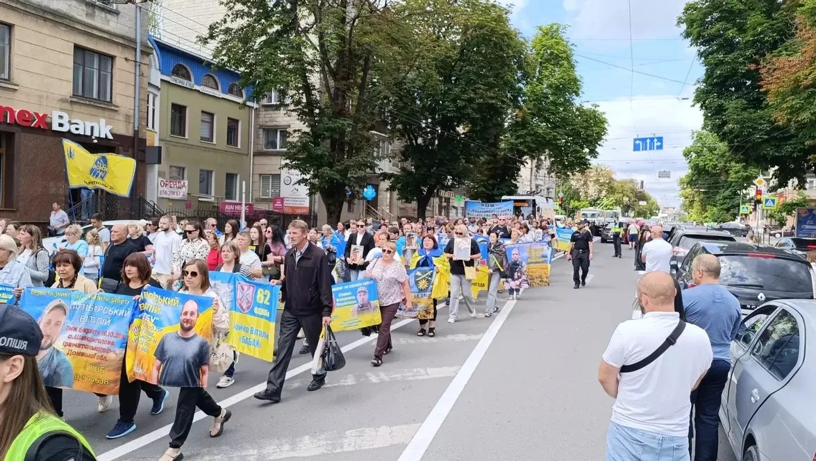 Тернопіль вийшов на акцію нагадування про героїв у полоні