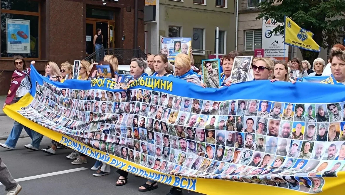 Тернопіль вийшов на акцію нагадування про героїв у полоні